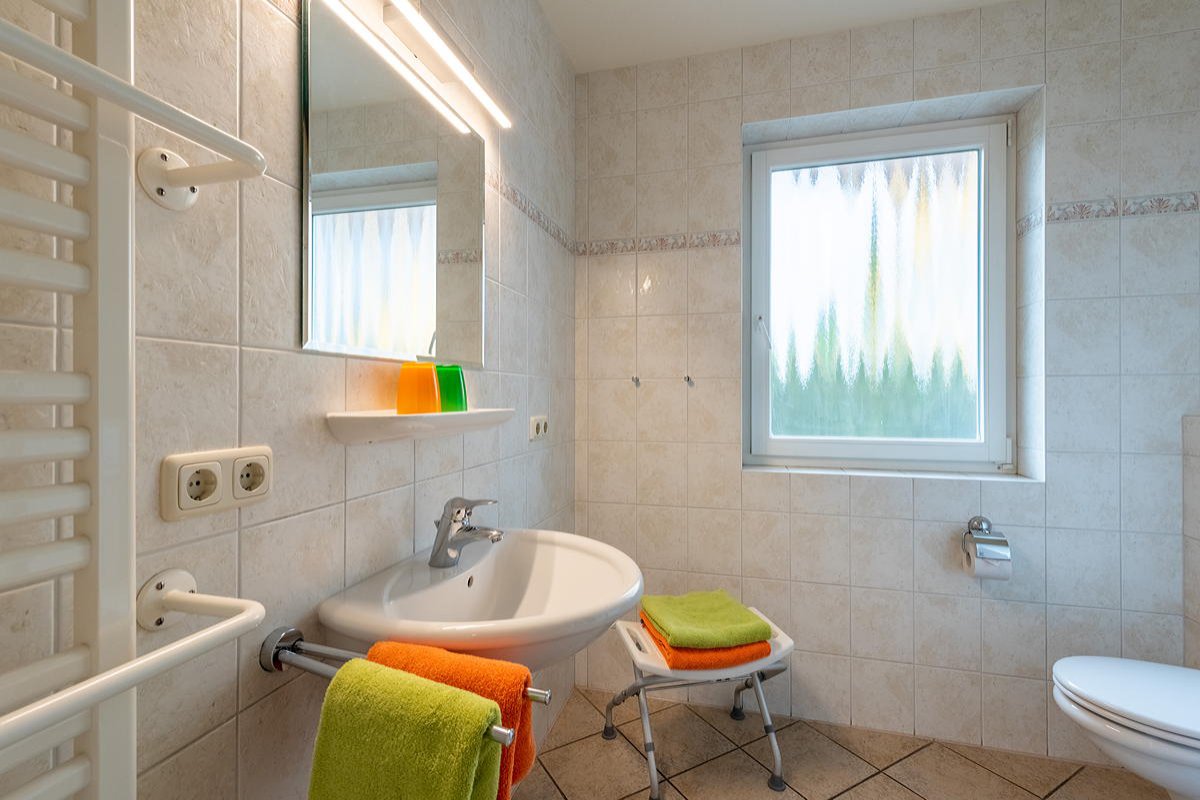 Bad mit Dusche Wohnung 1